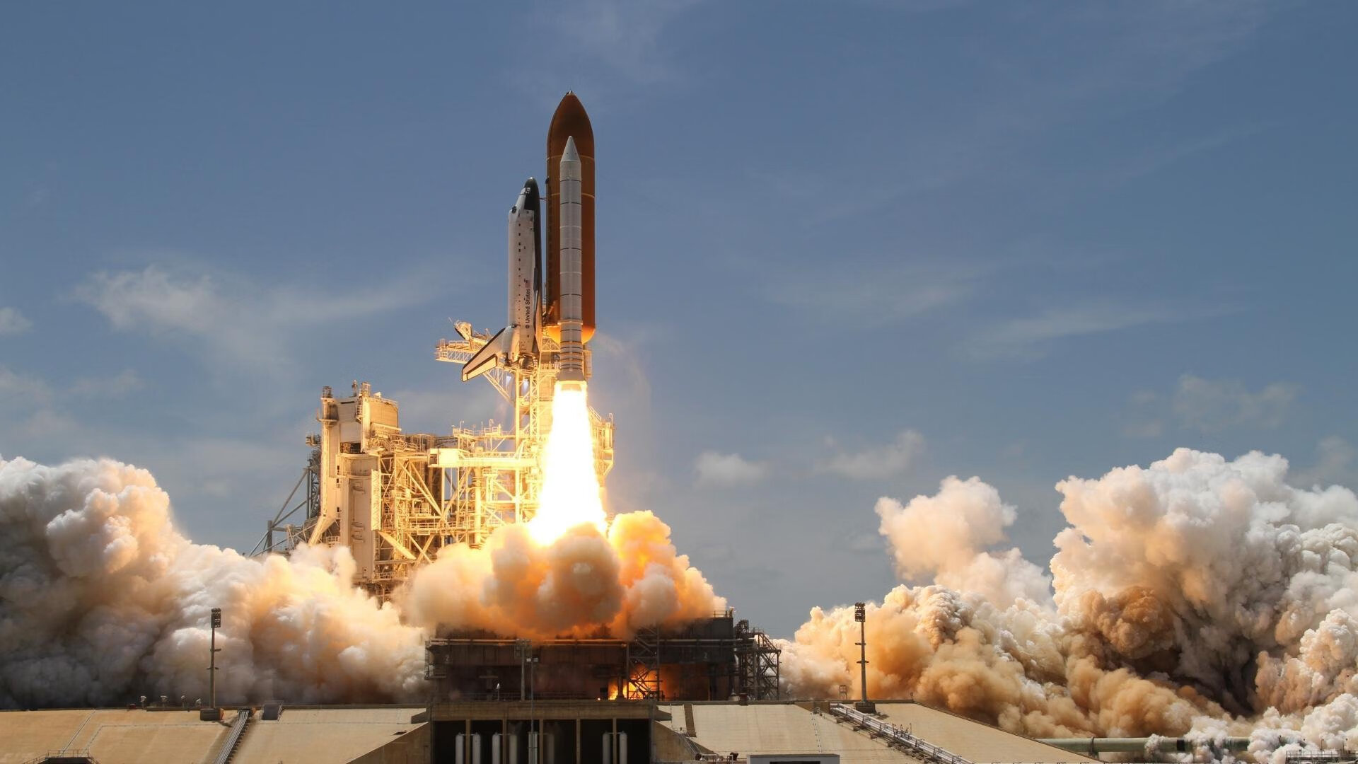 _蓝天白云下:乡村网球趣味挑战赛_,乡村网球场