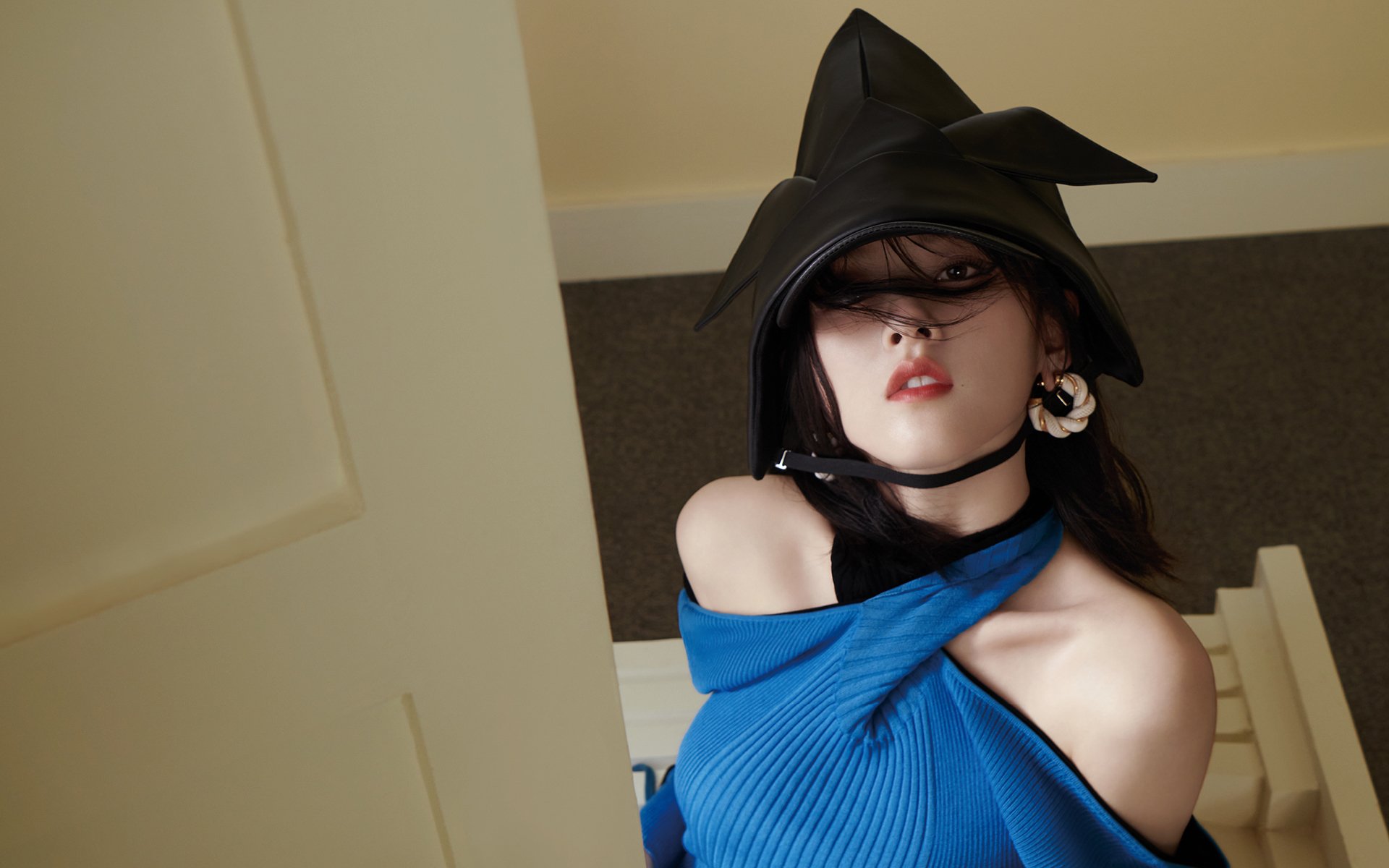 九游app下载中心-_青年街头表演：运动与艺术的交融_，运动街头风格